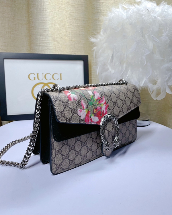 激安グッチバッグコピー背面デザイン